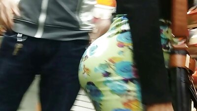 O adolescentă sexy este făcută astăzi de un regizor porno mai în vârstă